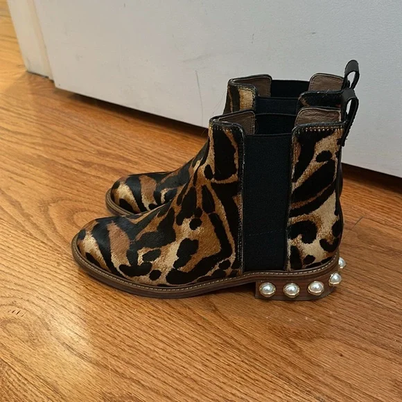 Louise et Cie Lo-Valtina3 leopard Print Ankle Boots with Pearl Detailing - Picture 4 of 5